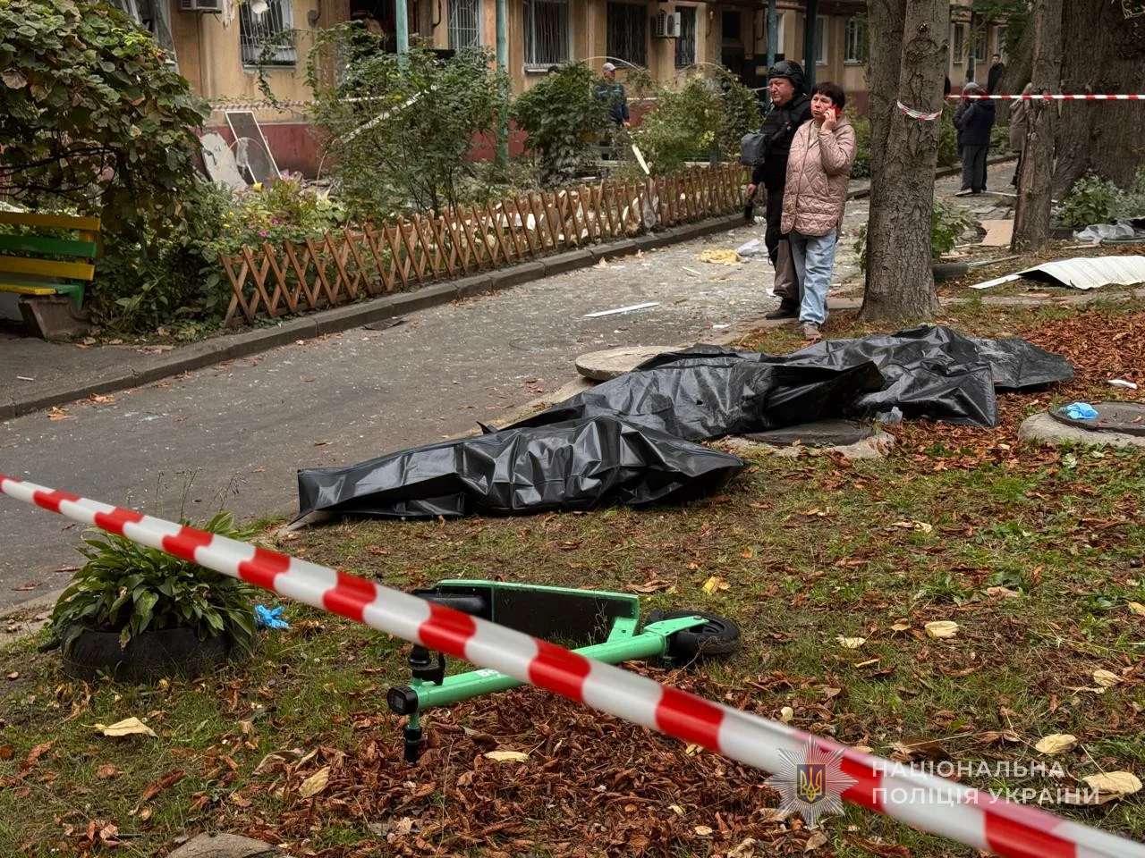 The photo itself (site shows it blurred behind the blind).