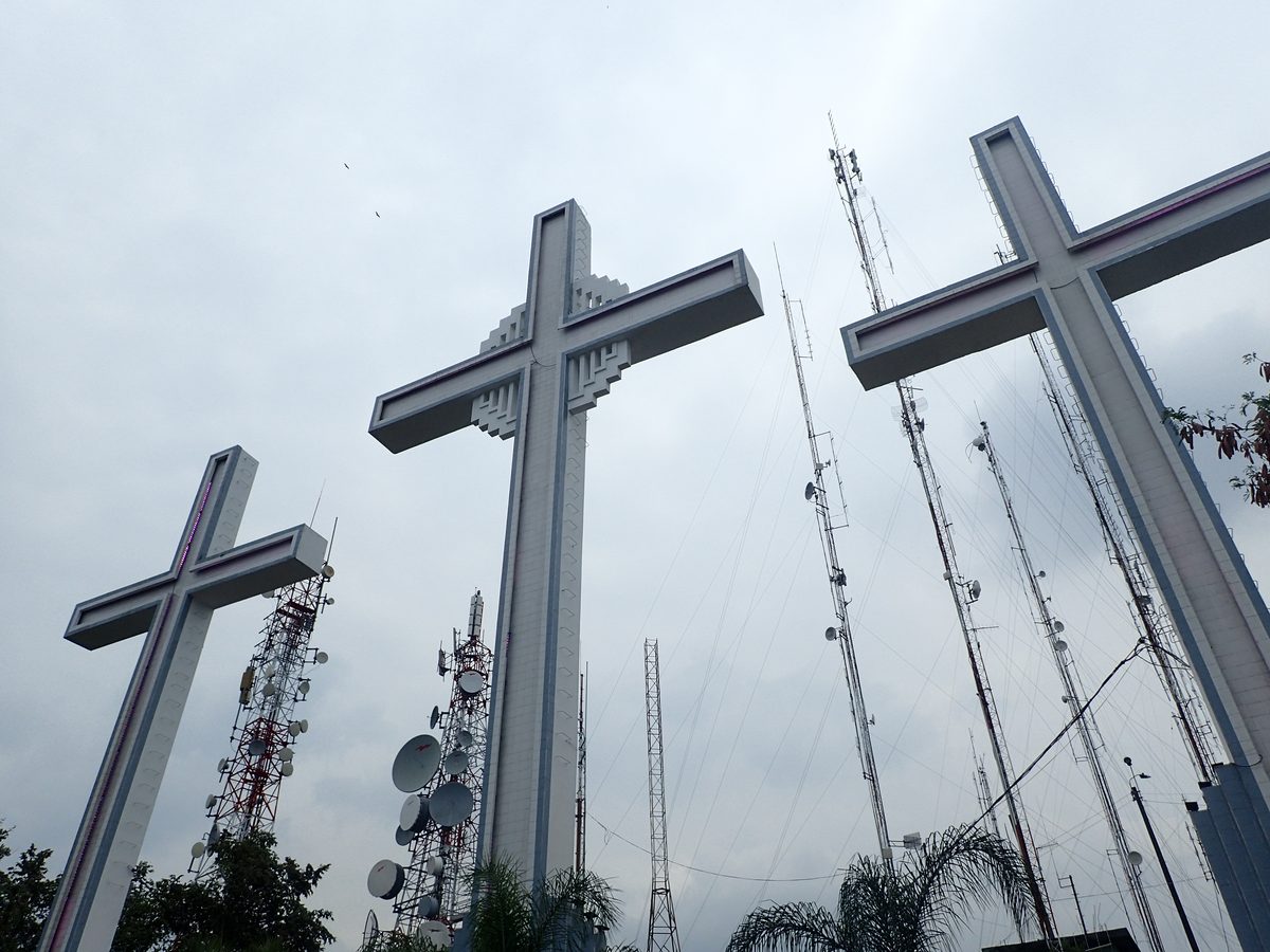 File, Aug 2015: Cerro de las Tres Cruces, Cali · not from Oct 17